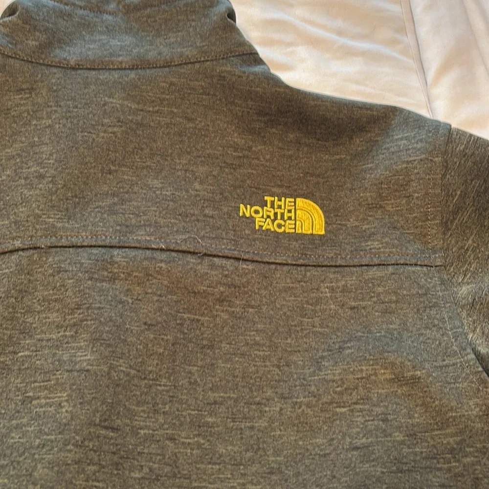The North Face Men’s Full Zip Jacket front and back emblem or Women’s too!!!
